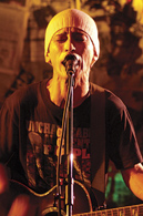 �����~�`���E